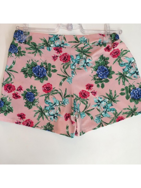 Short rosa com flores