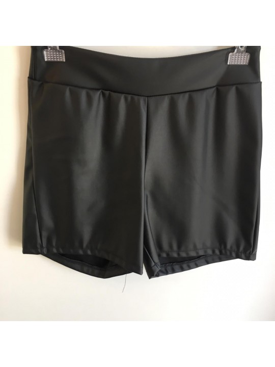 Short preto de courino  