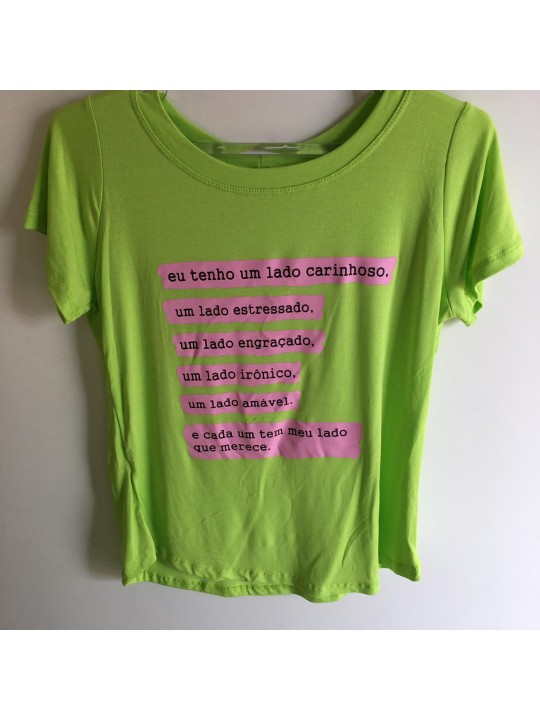 T-shirt  verde escrita  