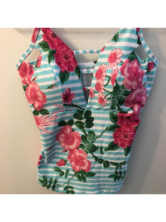 Blusa de alçacom bojo floral    Detalhe no decote  Tamanho M