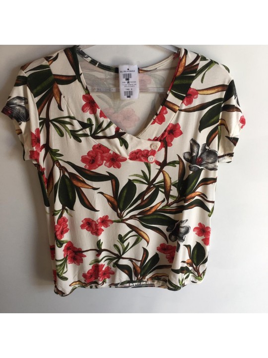 Blusa floral clara  Detalhe em botões 