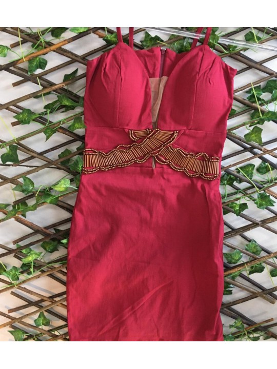 VESTIDO COR VINHO  DETALHES EM PEDRARIA  TAMANHO M