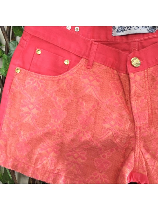 Short Rosa    Detalhe em Bordado    Tamanho 38