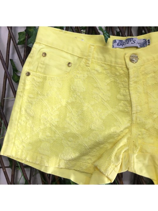 Short amarelo  Detalhe em Bordado  Tamanho 38