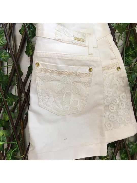 Short Branco   Detalhes em Bordado   Tamanho 38