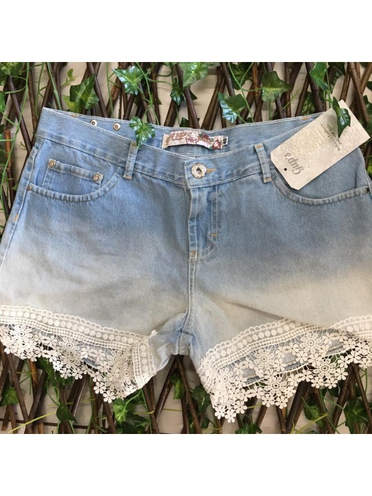 Short Jeans Claro  Detalhe em Bordado  Tamanho 40